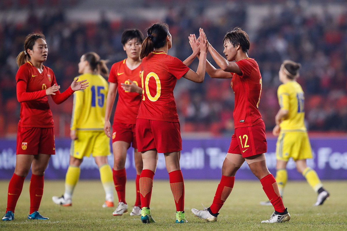 “中国女足备战亚洲杯，国脚锋线火力全开”