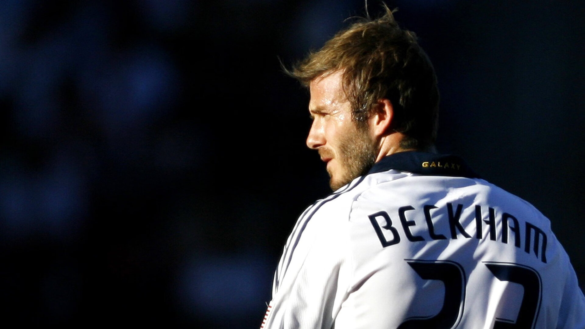 开云体育直播-足球中的技术奇迹：知名运动员的冷门技能大揭秘，足球球员技能